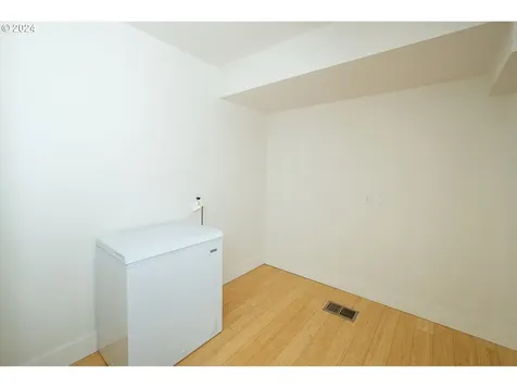 6767 Se Thorburn Street Portland OR 97215