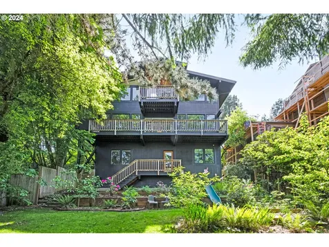 6767 Se Thorburn Street Portland OR 97215