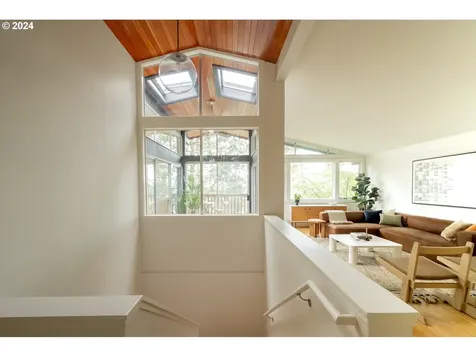 6767 Se Thorburn Street Portland OR 97215