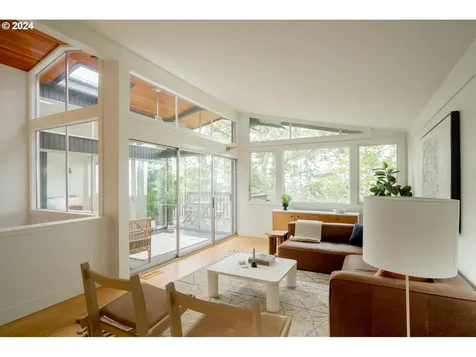 6767 Se Thorburn Street Portland OR 97215