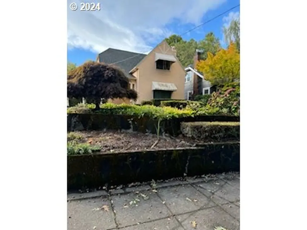 3233 NE 13th Avenue Portland OR 97212