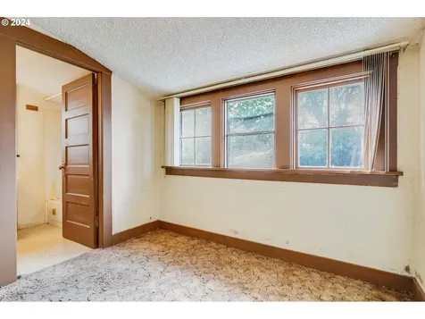 8244 NE Multnomah Street Portland OR 97220