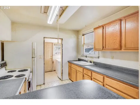 8244 NE Multnomah Street Portland OR 97220