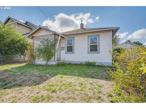 8244 NE Multnomah Street Portland OR 97220