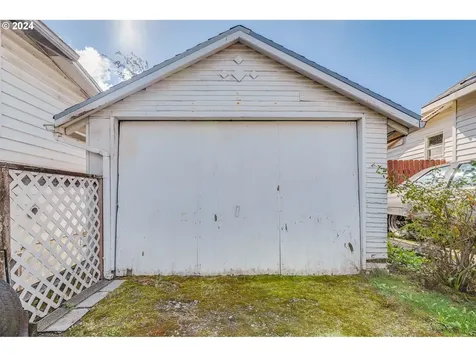 8244 NE Multnomah Street Portland OR 97220
