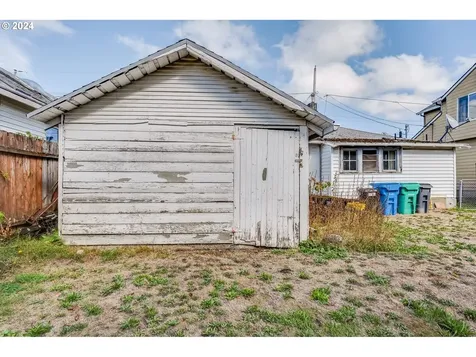 8244 NE Multnomah Street Portland OR 97220