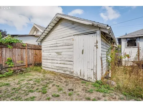 8244 NE Multnomah Street Portland OR 97220