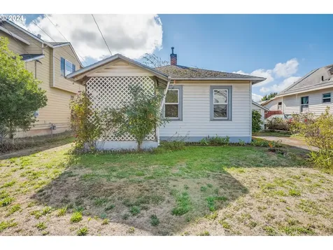8244 NE Multnomah Street Portland OR 97220