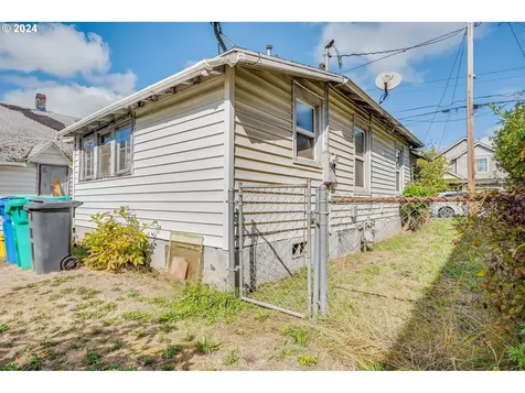 8244 NE Multnomah Street Portland OR 97220