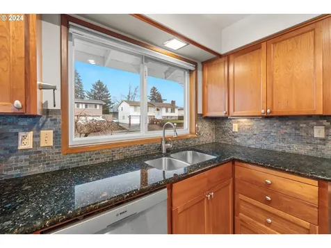 14221 NE Rose Parkway Portland OR 97230