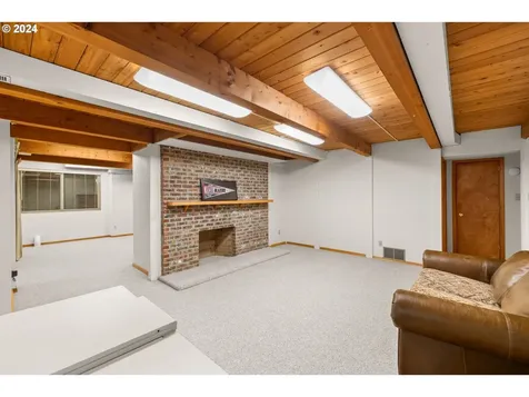 14221 NE Rose Parkway Portland OR 97230