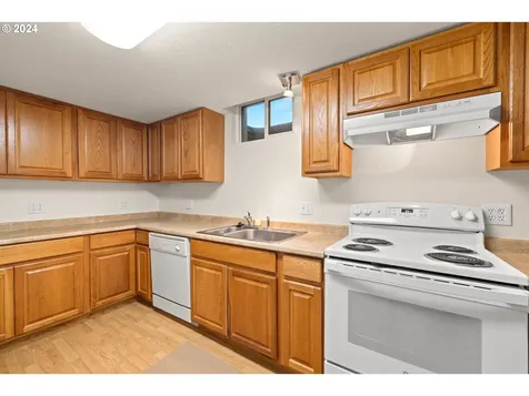 14221 NE Rose Parkway Portland OR 97230