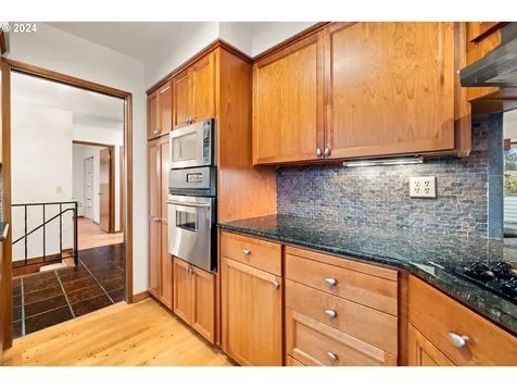 14221 NE Rose Parkway Portland OR 97230