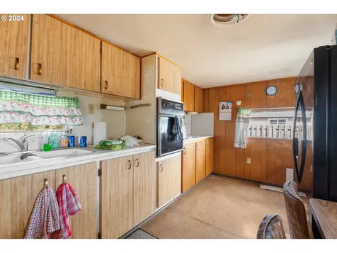 300 Ridings Avenue Molalla OR 97038