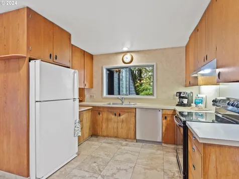 885 SW 84th Court Portland OR 97225