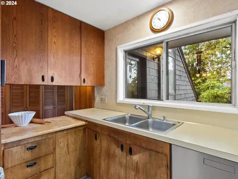 885 SW 84th Court Portland OR 97225
