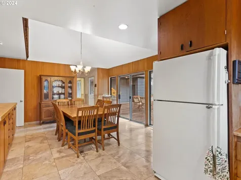 885 SW 84th Court Portland OR 97225