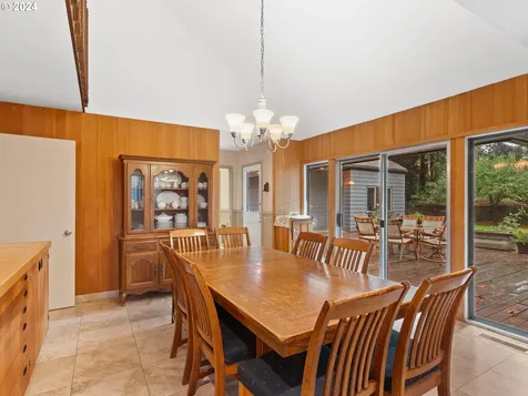 885 SW 84th Court Portland OR 97225