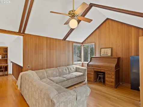 885 SW 84th Court Portland OR 97225