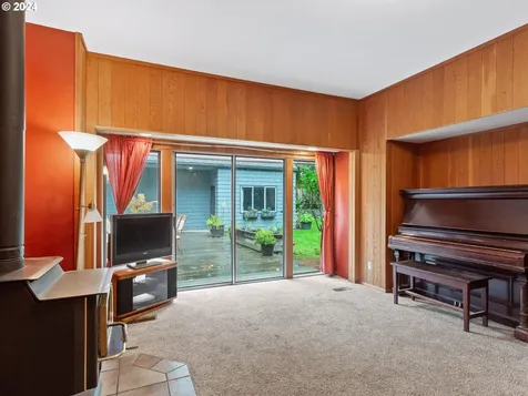 885 SW 84th Court Portland OR 97225