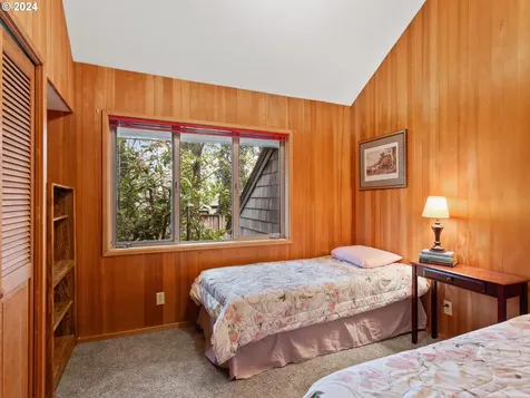 885 SW 84th Court Portland OR 97225