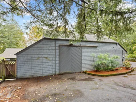 885 SW 84th Court Portland OR 97225