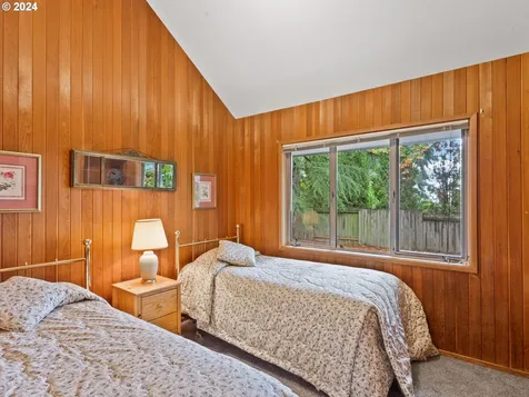 885 SW 84th Court Portland OR 97225