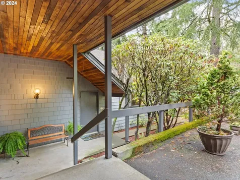 885 SW 84th Court Portland OR 97225