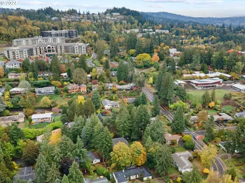 885 SW 84th Court Portland OR 97225