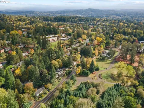 885 SW 84th Court Portland OR 97225