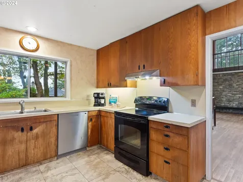 885 SW 84th Court Portland OR 97225