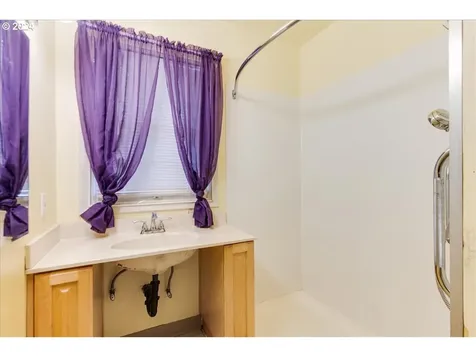 5440 NE 35th Avenue Portland OR 97211