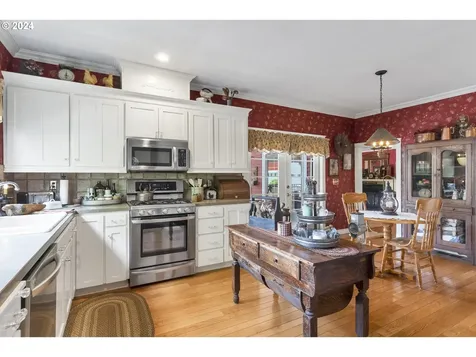 2374 N Boones Ferry Road Woodburn OR 97071