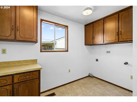 1463 L Street Springfield OR 97477