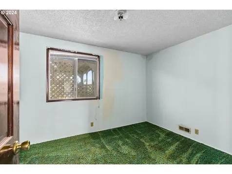 1463 L Street Springfield OR 97477