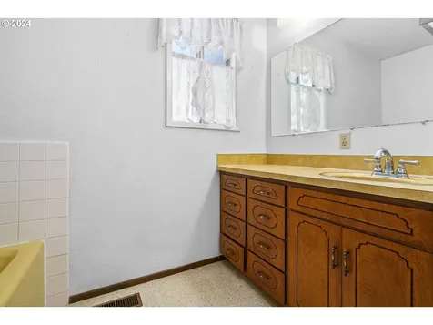 1463 L Street Springfield OR 97477