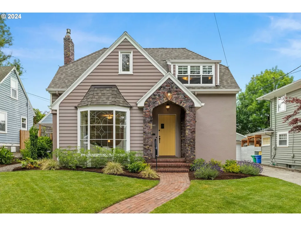 3336 Ne Couch Street Portland OR 97232