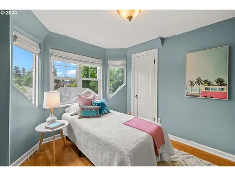 3336 Ne Couch Street Portland OR 97232