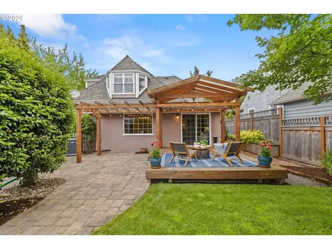 3336 Ne Couch Street Portland OR 97232