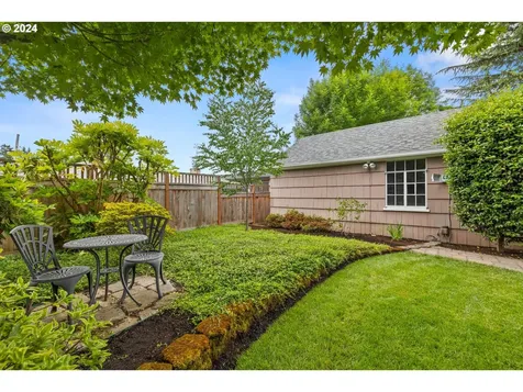 3336 Ne Couch Street Portland OR 97232