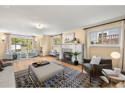 3336 Ne Couch Street Portland OR 97232