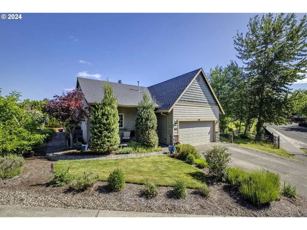 619 S 13th Avenue Cornelius OR 97113