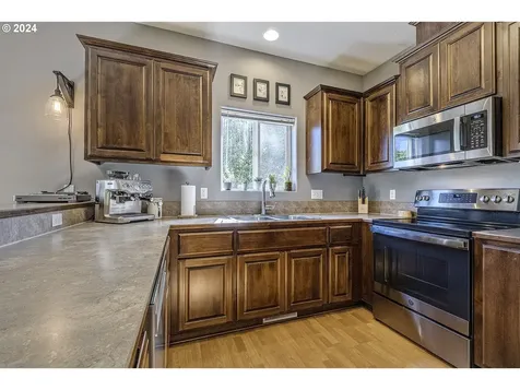 619 S 13th Avenue Cornelius OR 97113