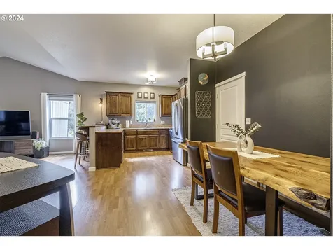 619 S 13th Avenue Cornelius OR 97113
