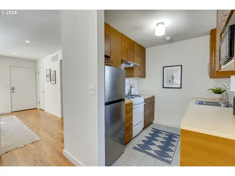 6012 S Kelly Avenue Portland OR 97239
