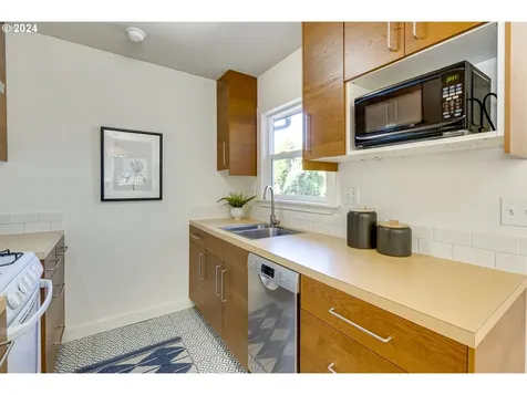 6012 S Kelly Avenue Portland OR 97239