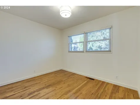 6012 S Kelly Avenue Portland OR 97239