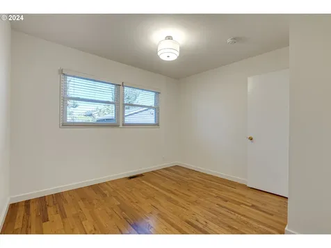 6012 S Kelly Avenue Portland OR 97239