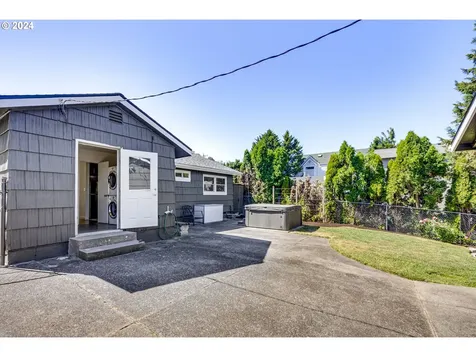 6012 S Kelly Avenue Portland OR 97239