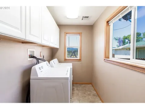 250 Coos Bay Wagon Road Roseburg OR 97471